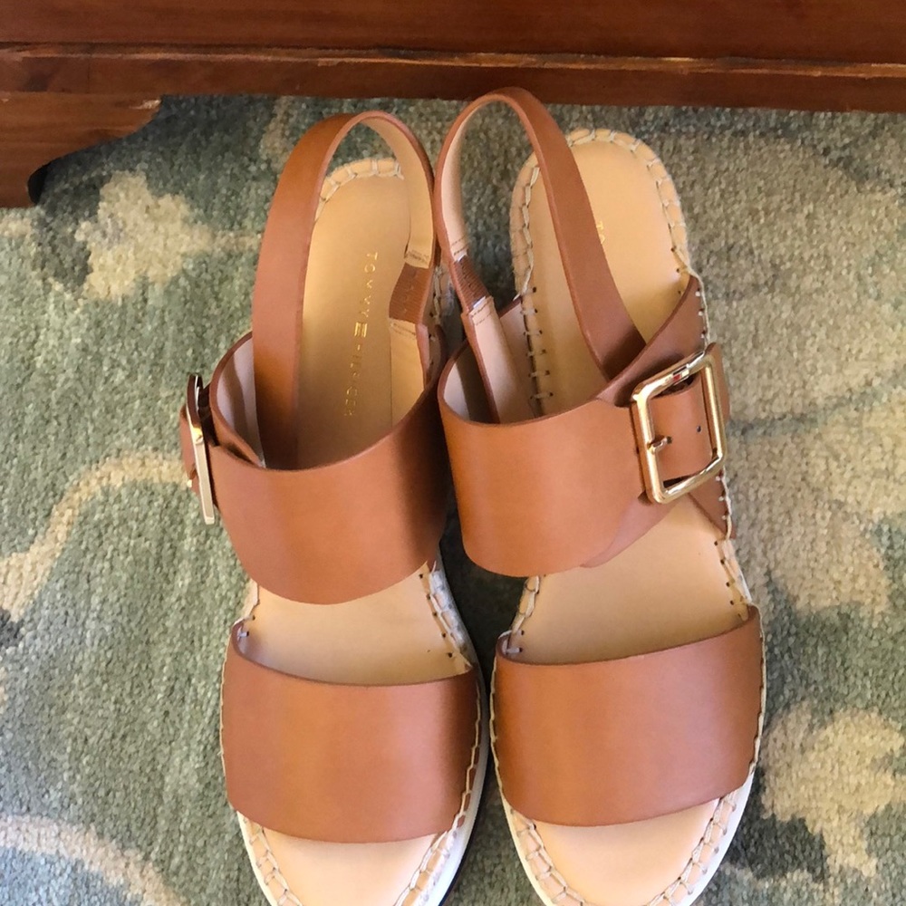 Tommy Hilfiger shoes new never been worn 8